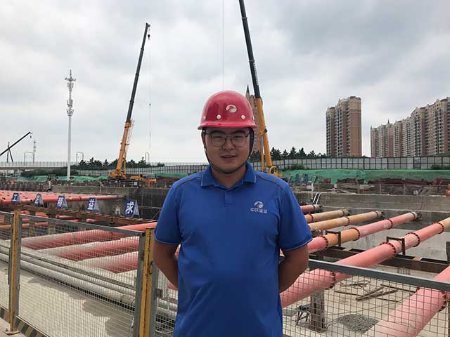 岳鑫.jpg 岳鑫.jpg